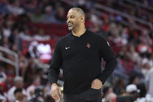 变阵后拿下首胜！乌度卡：可能和体型有关 更重要的是防守到位