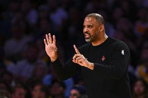 记者：乌度卡找了一个合适的对手来调整阵容 篮网这赛季毫无防守