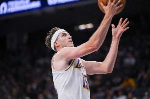 当爹又当妈又要40+？里夫斯上半场13中7&11罚9中砍下23分5助攻