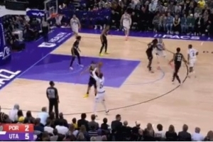 这是个中锋？凯斯勒三分+击地妙传+前场助攻 开局就全面发挥！