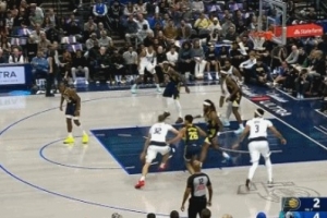 还是很生涩！弗拉格慢三步持球突破外传 西卡候个正着将球拦截