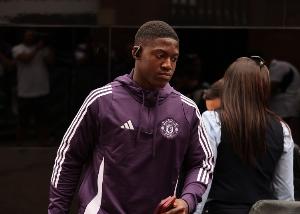 罗马诺：曼联坚持要留住梅努和齐尔克泽，西汉姆想租借二人半年