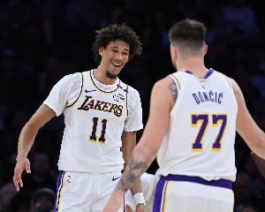 东契奇：必须夸夸海斯 我觉得他本场发挥太出色了