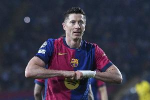 官方：莱万、奥尔莫获得医疗许可，入选对阵埃尔切大名单