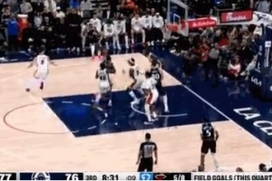 不容易！比尔接哈登传球三分命中&拿到12分！快船生涯最高分！